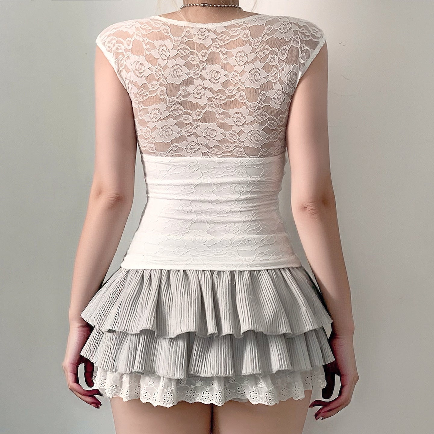 Damen Spitzen-Cropped-Top mit elegantem V-Ausschnitt und Rüschendetails R&B