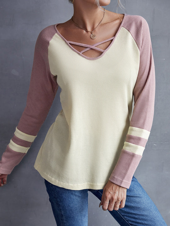 Damen lässiges Langarmshirt mit Criss-Cross-Ausschnitt R&B