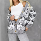 Damen Strickjacke mit modernem Chevron-Muster und erstklassigen Knopfdetails R&B