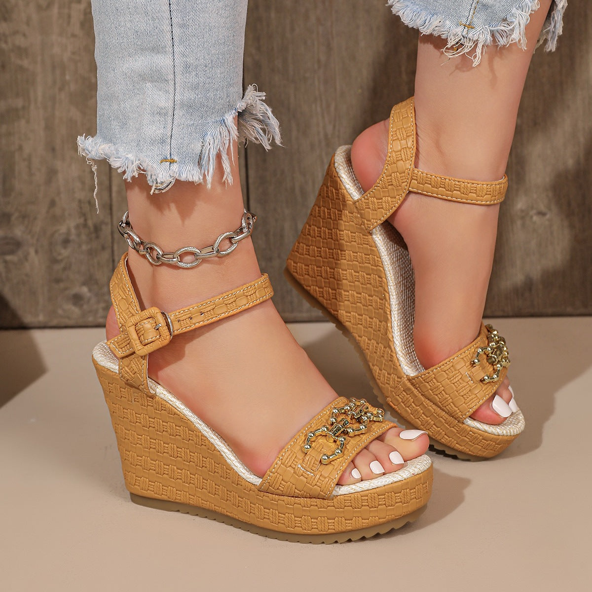 Damen Wedge-Sandalen mit dekorativem Riemendesign und komfortablem Fußbett