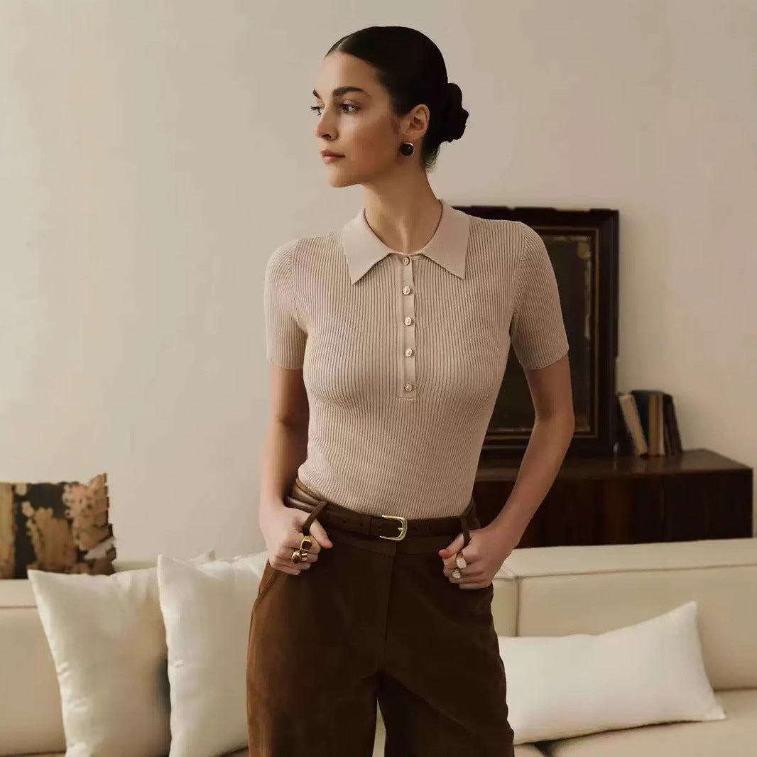 Damen figurbetontes Kurzarm-Polooberteil mit Knopfdetails und Rippstruktur R&B