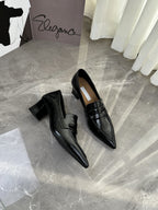 Damen spitze Pumps mit elegantem Riemen und bequemen Blockabsatz