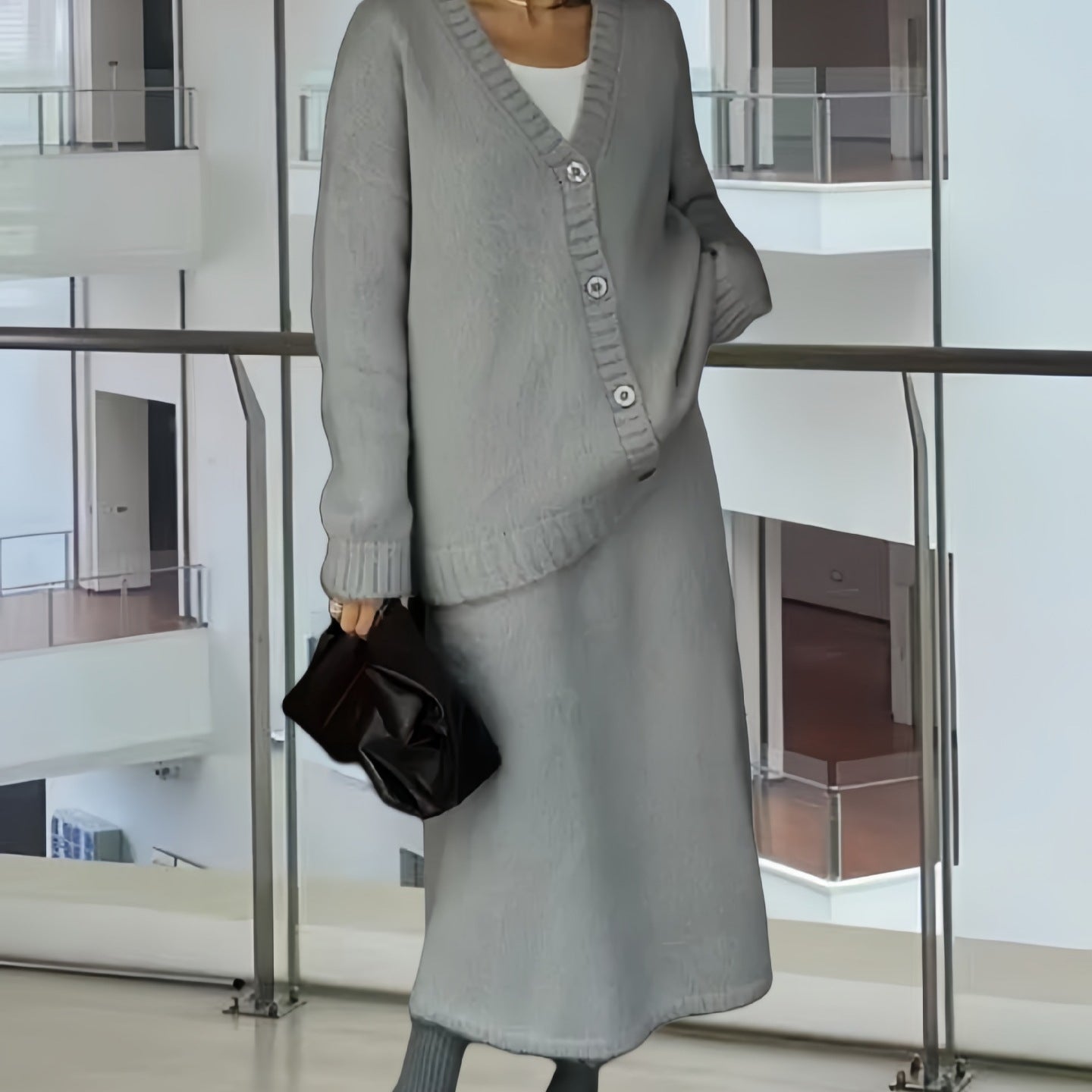 Damen Strickkleid mit tiefem V-Ausschnitt und weichem Mohair-Material R&B