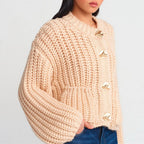 Damen Pullover im groben Strickdesign mit modernen Details