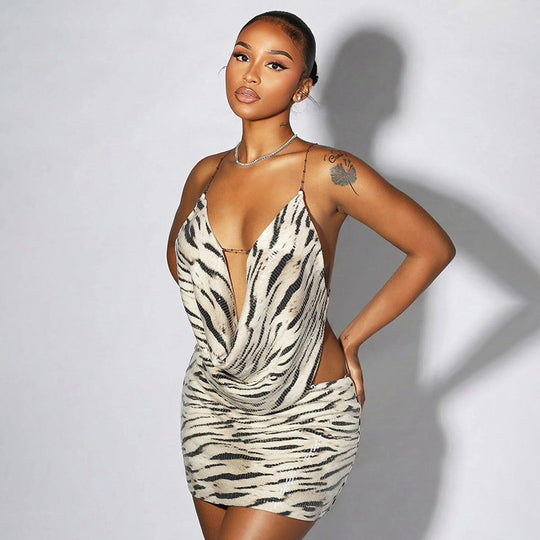 Damen Mini-Nachtkleid mit tiefem V-Ausschnitt und seitlichen Cut-Outs R&B