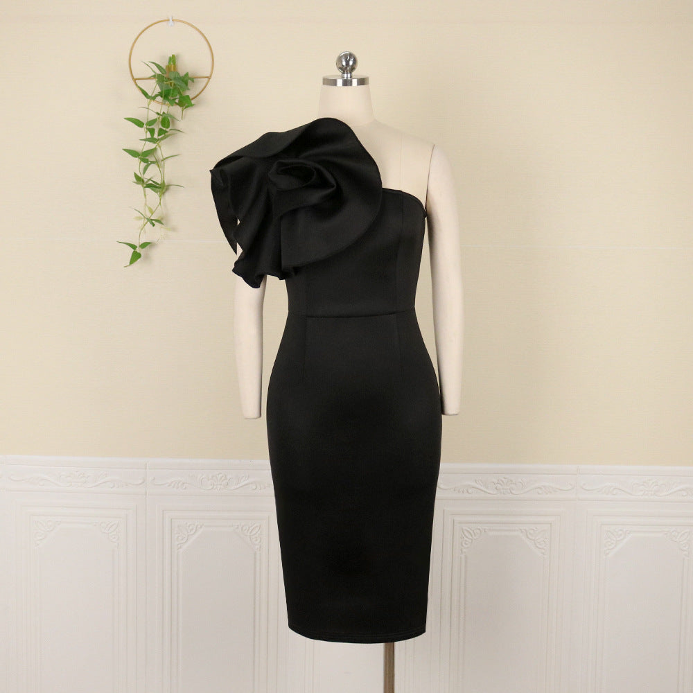 Damen Figurumspielendes Kleid mit asymmetrischem Oberteil und voluminösem Blütenakzent R&B