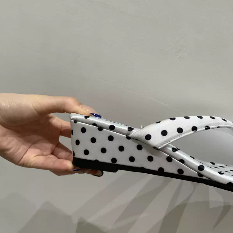 Damen komfortable Pantolette mit modischem Punktdesign R&B