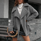 Damen kuschelige Teddyjacke mit asymmetrischem Revers und praktischen Taschen