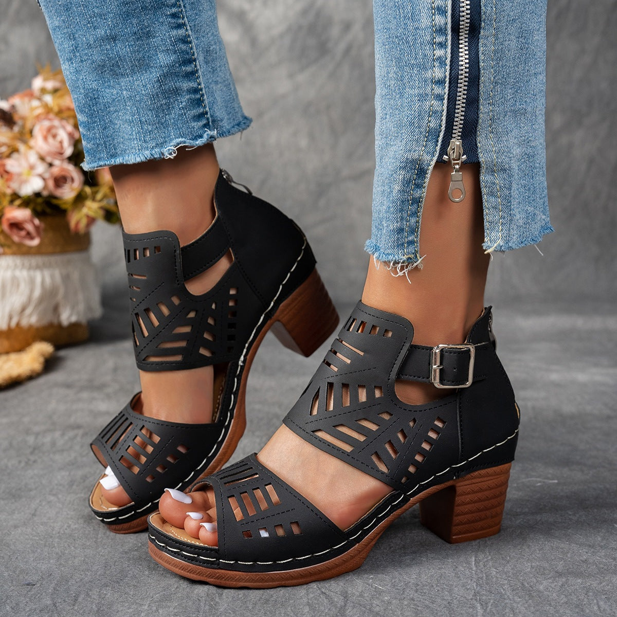 Damen Schnürsandalen im modischen Cut-Out-Design R&B