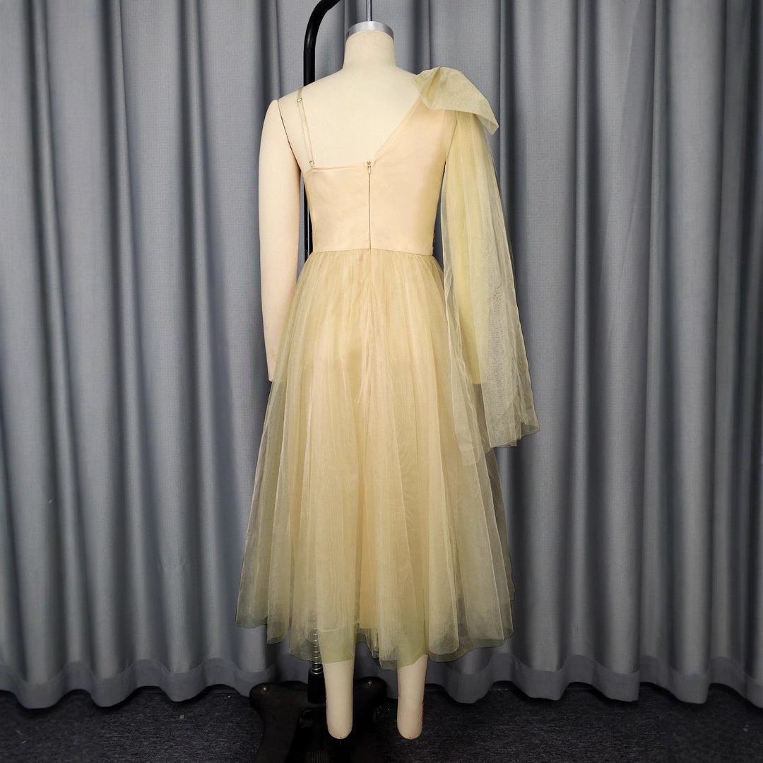 Damen glamouröses Cocktailkleid mit voluminösem Überwurf und floralen Akzenten R&B