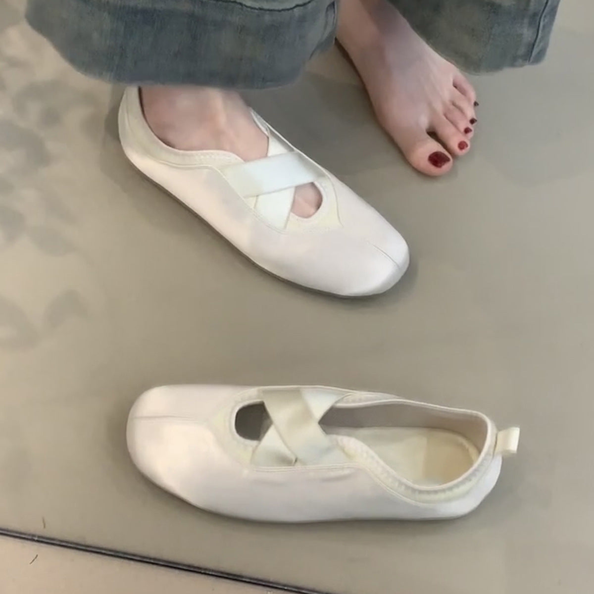 Damen elegante Ballerinas mit kreuzendem Riemen und komfortablem Fußbett R&B