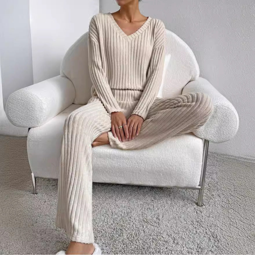 Damen Strickanzug mit V-Ausschnitt und feinem Rippdesign R&B