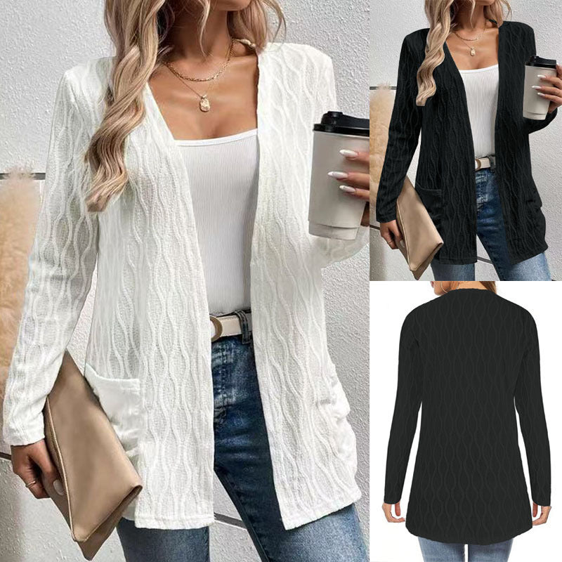 Damen Strickjacke mit modernem Wellenmuster und praktischen Taschen