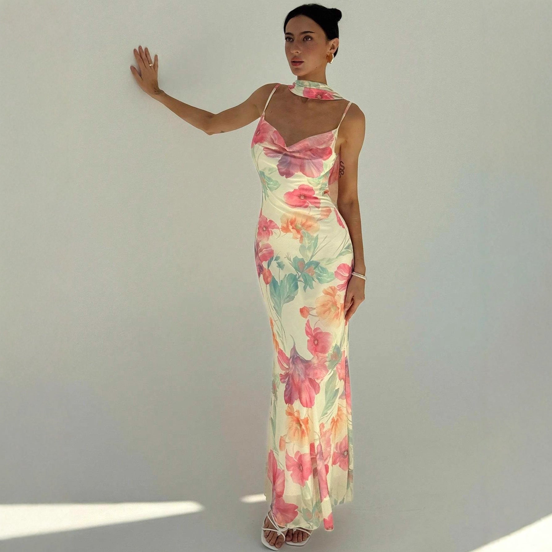 Damen Maxikleid mit raffinierten Spaghettiträgern und floralem Design R&B