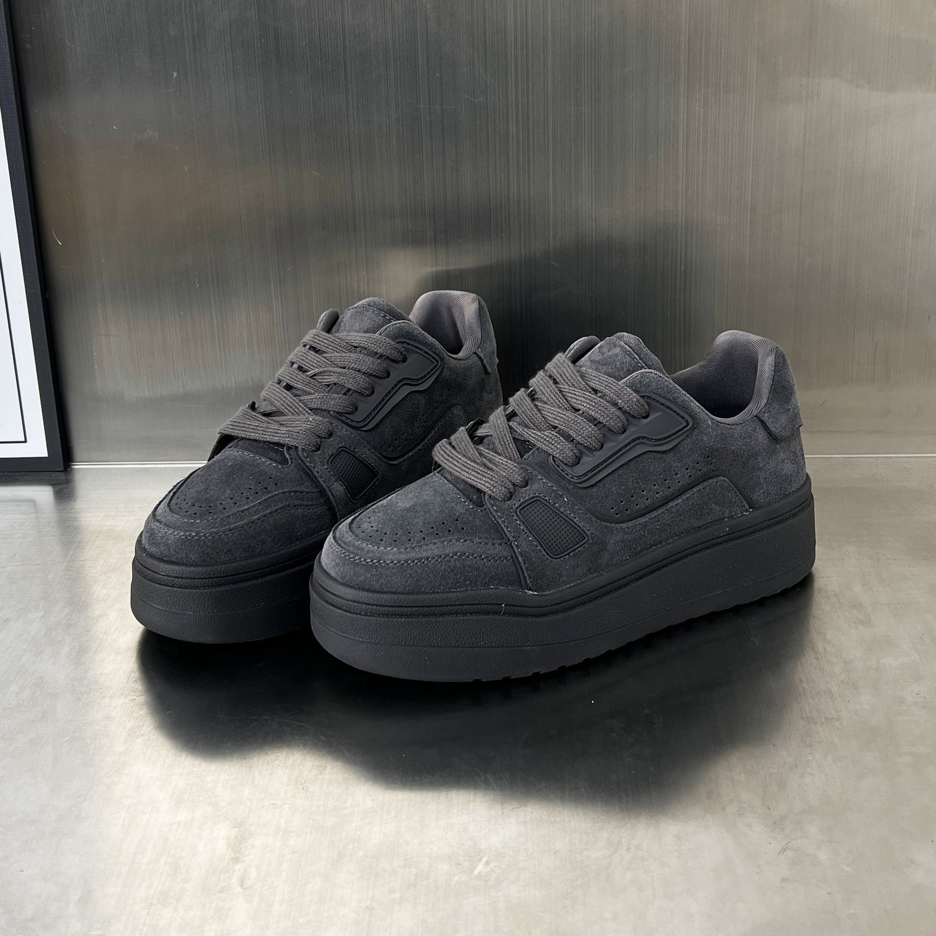 Damen Chunky Sneakers aus hochwertigem Wildleder mit bequemem Fußbett und rutschfester Sohle R&B