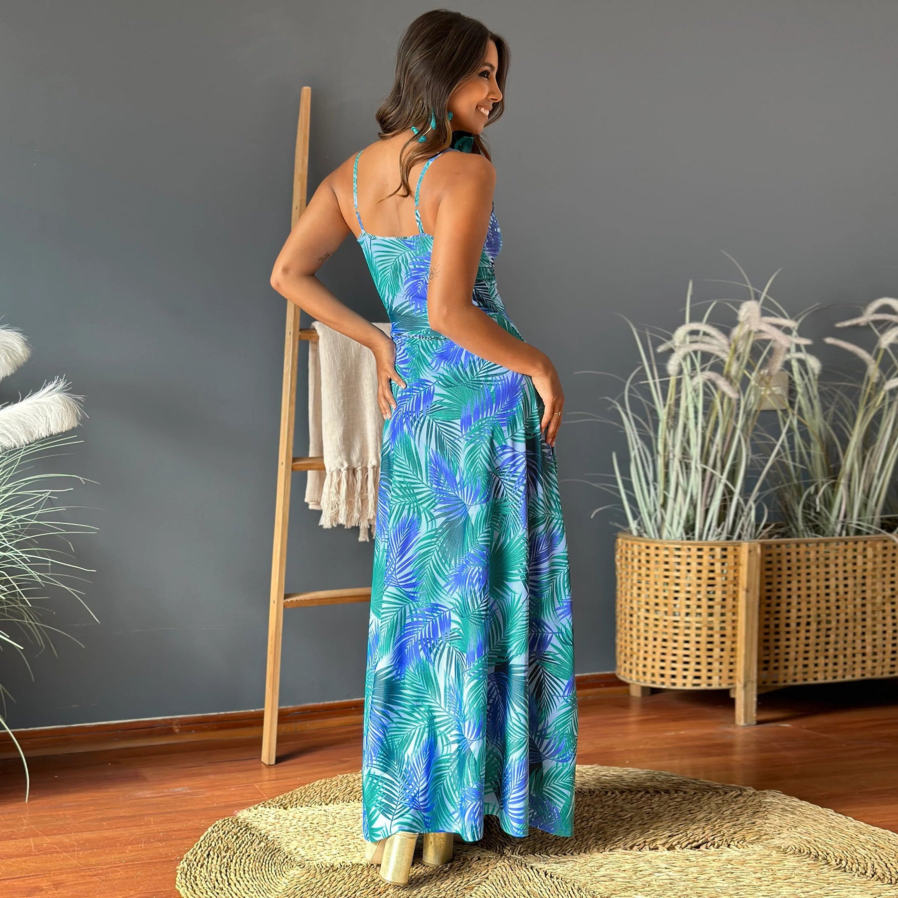 Damen Maxikleid mit tiefem V-Ausschnitt und kreativem Wickeldetail R&B