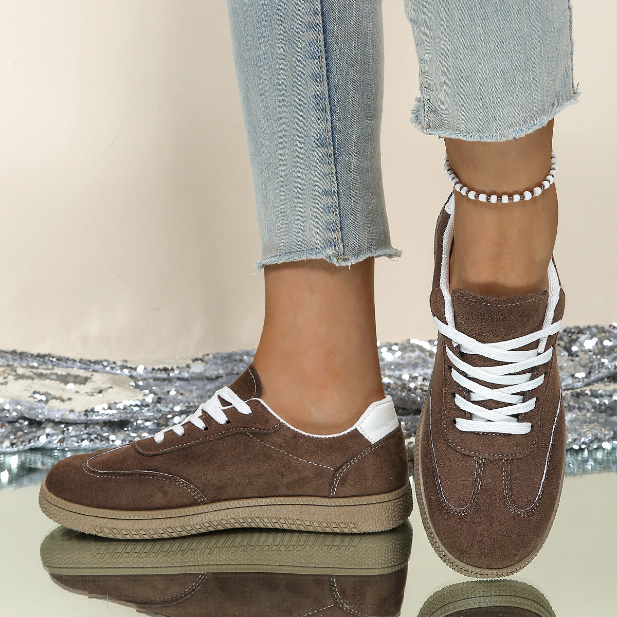 Damen Sneaker aus weichem Wildleder mit rutschfester Sohle R&B
