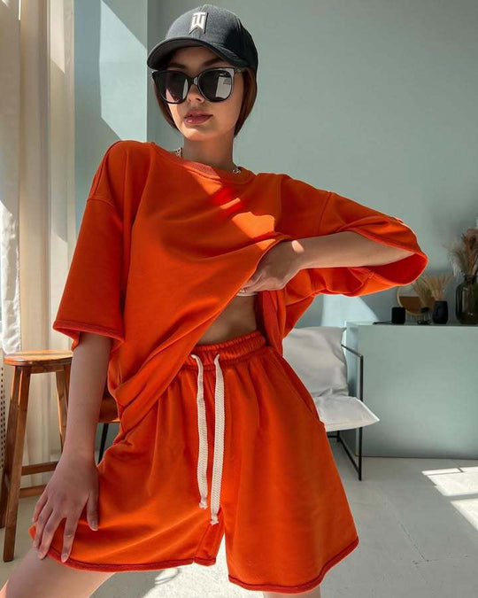 Damen lässiges Freizeitensemble mit oversized T-Shirt und bequemen Shorts R&B
