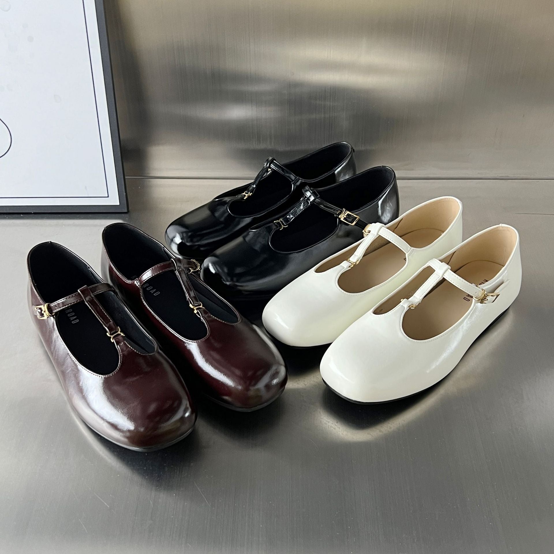 Damen Elegante Ballerinas mit doppeltem Riemen und modischem Glanzleder R&B