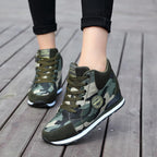 Damen Sportliche High-Top Sneakers mit Camouflage-Muster