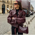 Damen modische Kunstlederjacke mit oversized Schnitt und auffälligen Schulterpartien R&B