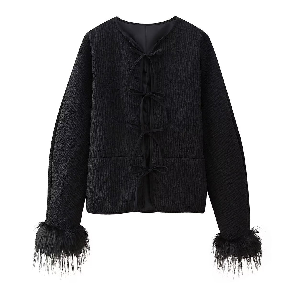 Damen elegante Steppjacke mit kunstvollen Rüschendetails und hohem Kragen R&B