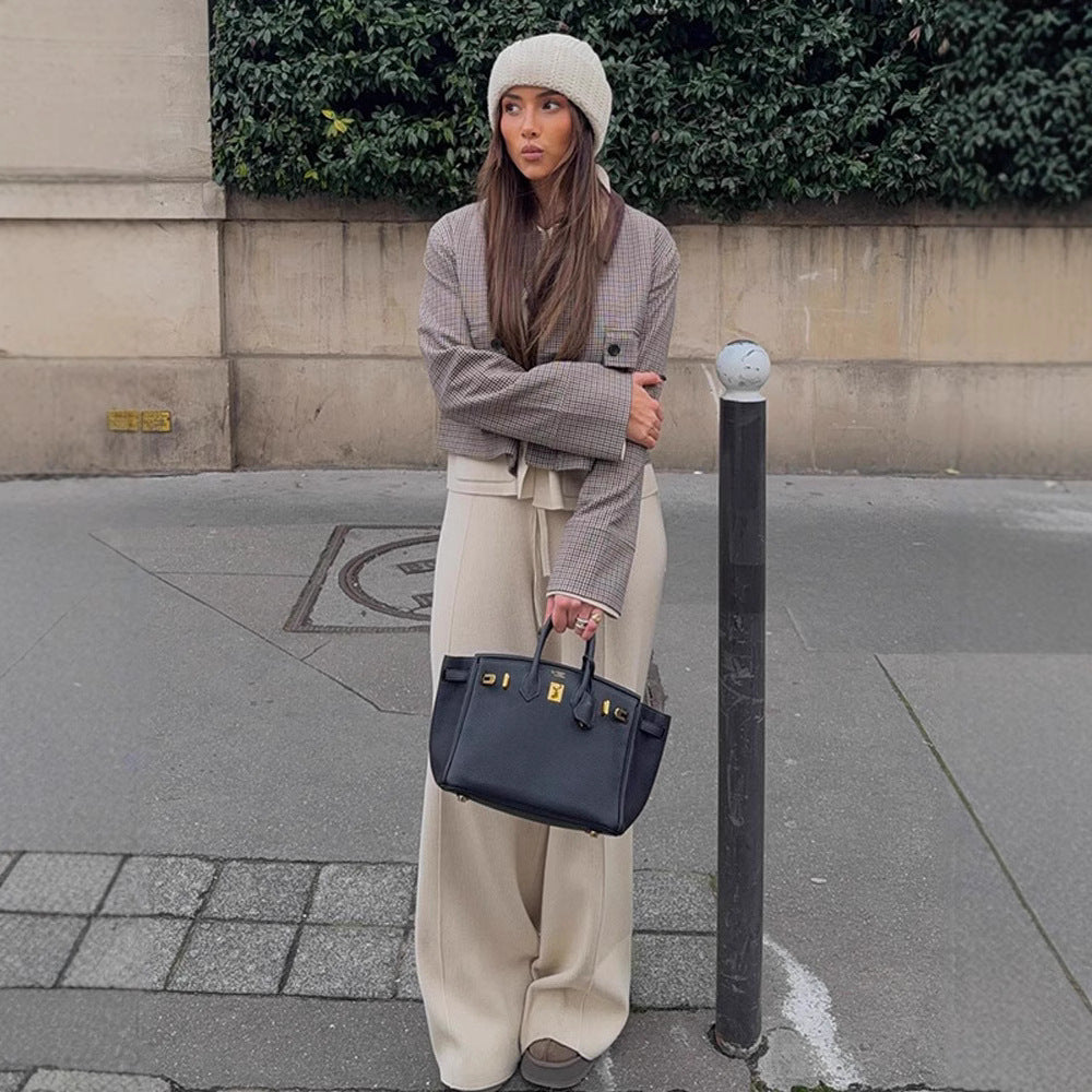 Damen kurz geschnittene Karojacke mit praktischen Taschen R&B
