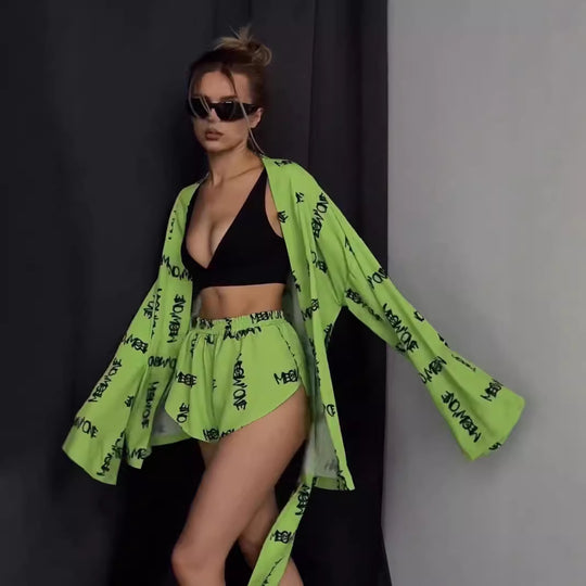 Damen stylishes Set aus leichtem Überwurf und Shorts mit Schriftzug R&B
