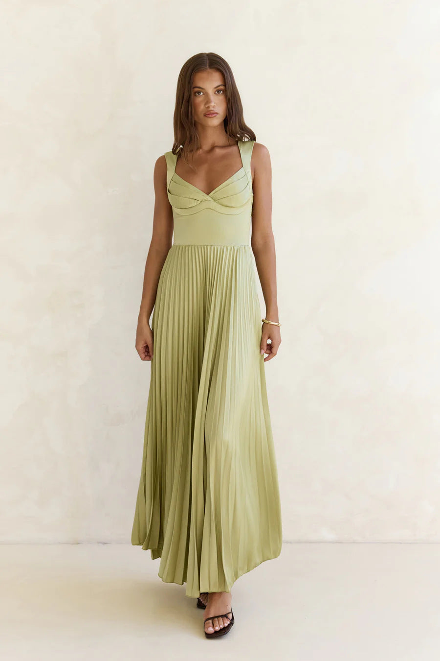 Damen Plissiertes Maxikleid mit vorteilhaftem V-Ausschnitt und femininem Design R&B
