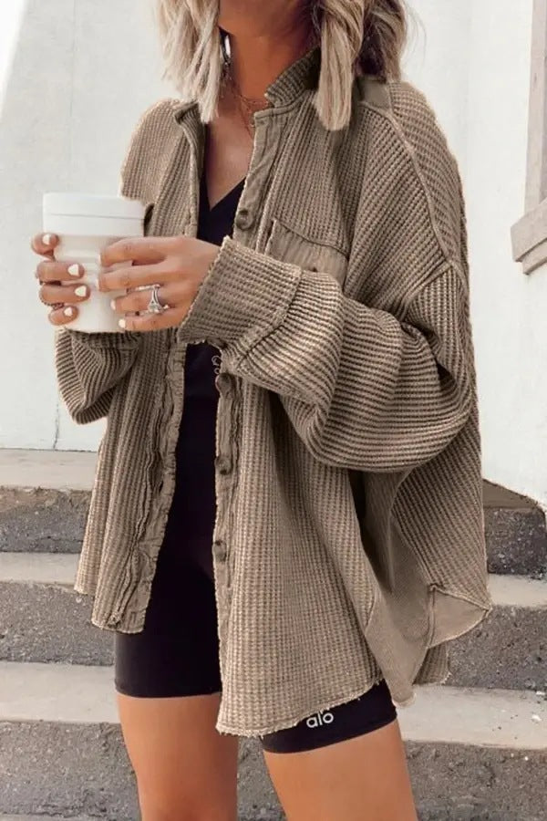 Damen Lässige Waffle-Strickjacke mit praktischen Taschen und Knopfdetails R&B