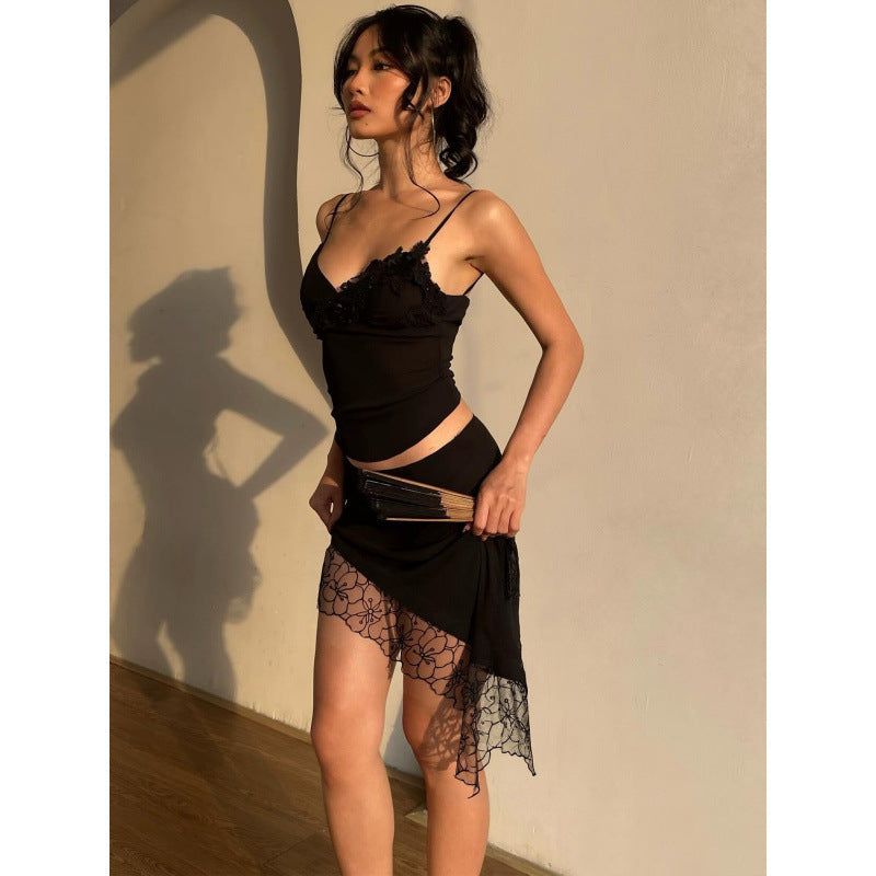 Damen elegantes Spitze Bodysuit mit raffinierten Details und verstellbaren Trägern R&B