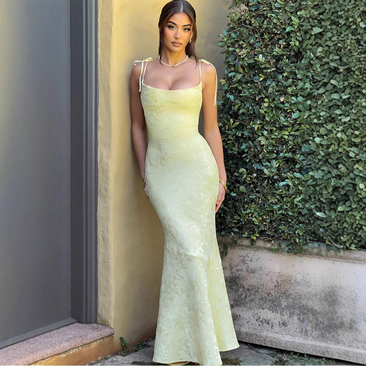Damen Elegantes Langarm Abendkleid mit floralem Jacquard-Muster und zartem Rückenausschnitt