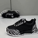 Damen Sportliche Sneakers mit markantem Schriftzug EB