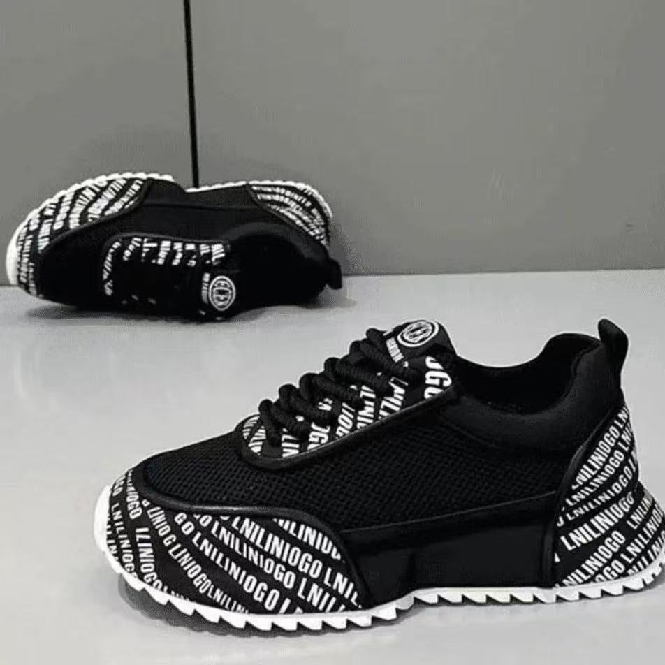 Damen Sportliche Sneakers mit markantem Schriftzug EB