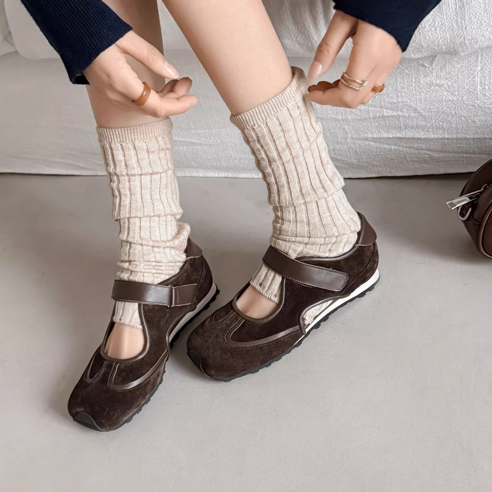 Damen Komfortable Clogs mit verstellbarem Klettverschluss und atmungsaktiver Sohle R&B