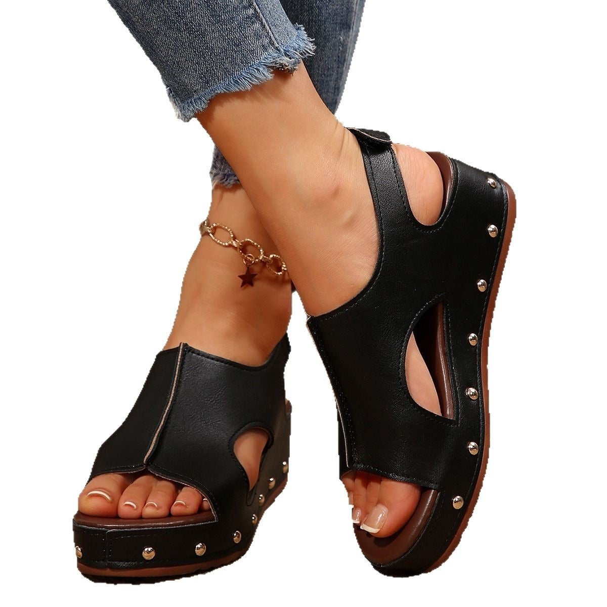 Damen Wedge Sandalen mit modischem Cut-out und elegantem Nietenrand R&B