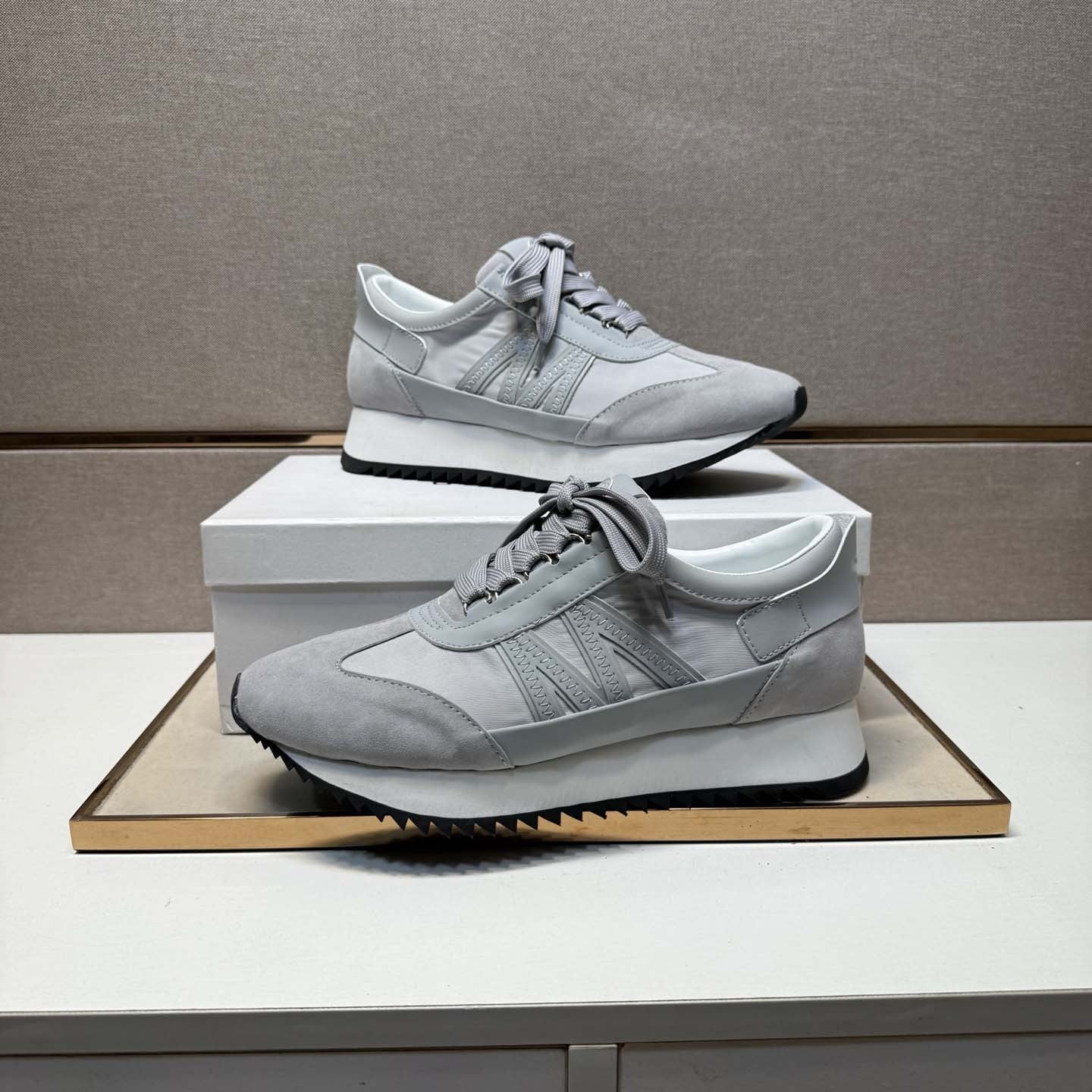 Damen Sneakers mit atmungsaktiver Oberflächenstruktur und rutschfester Sohle R&B