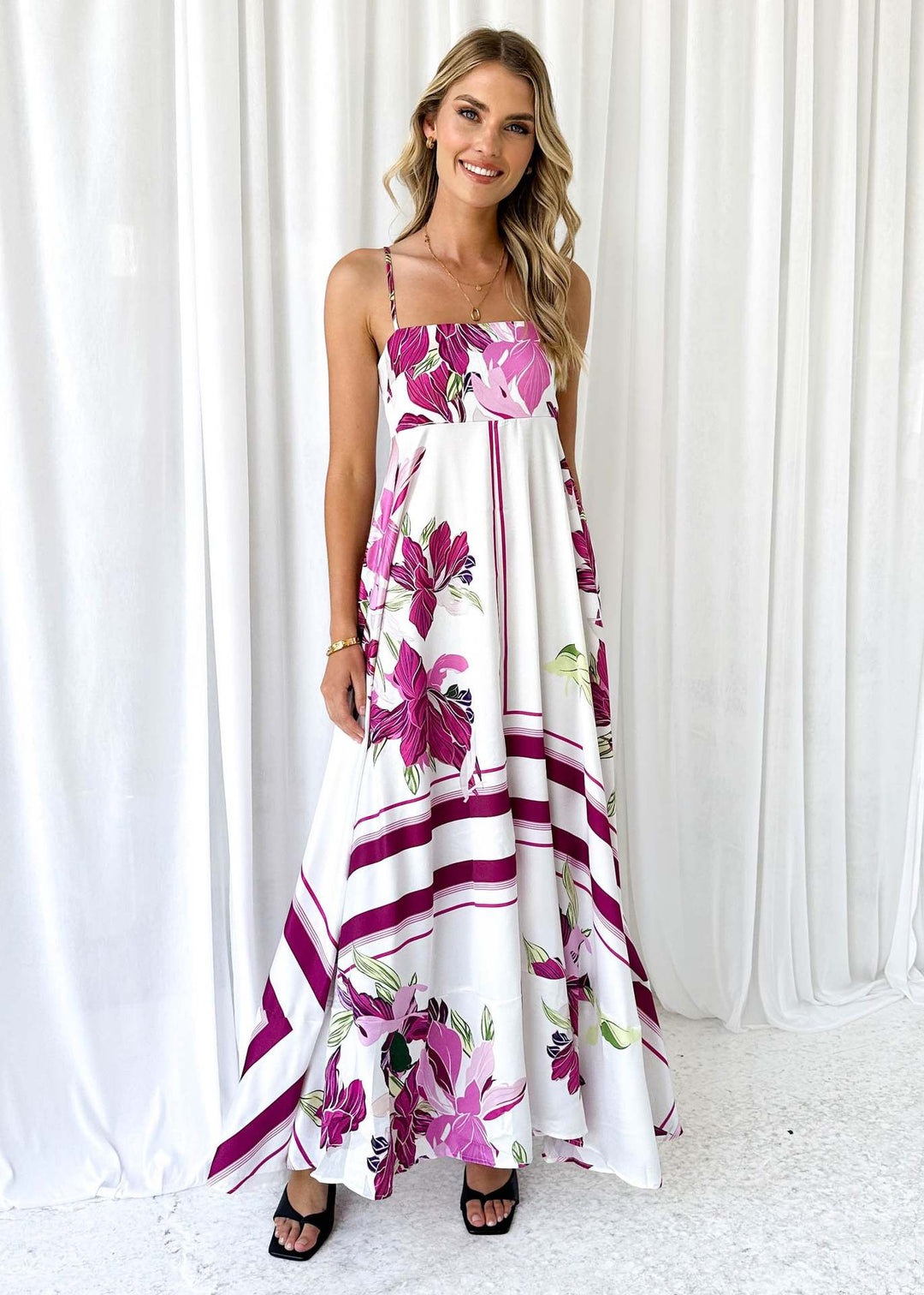 Damen Maxikleid mit modernen grafischen Mustern und dünnen Trägern R&B