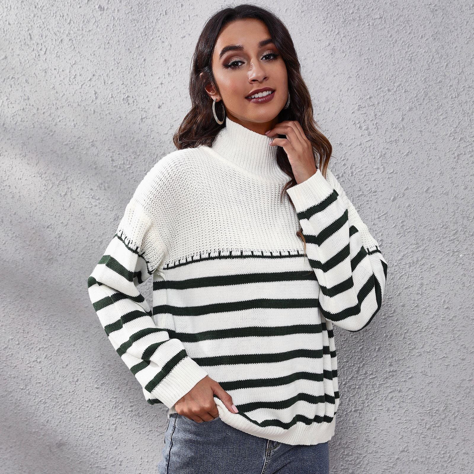Damen Strickpullover mit hohem Kragen und modernem Streifenmuster R&B
