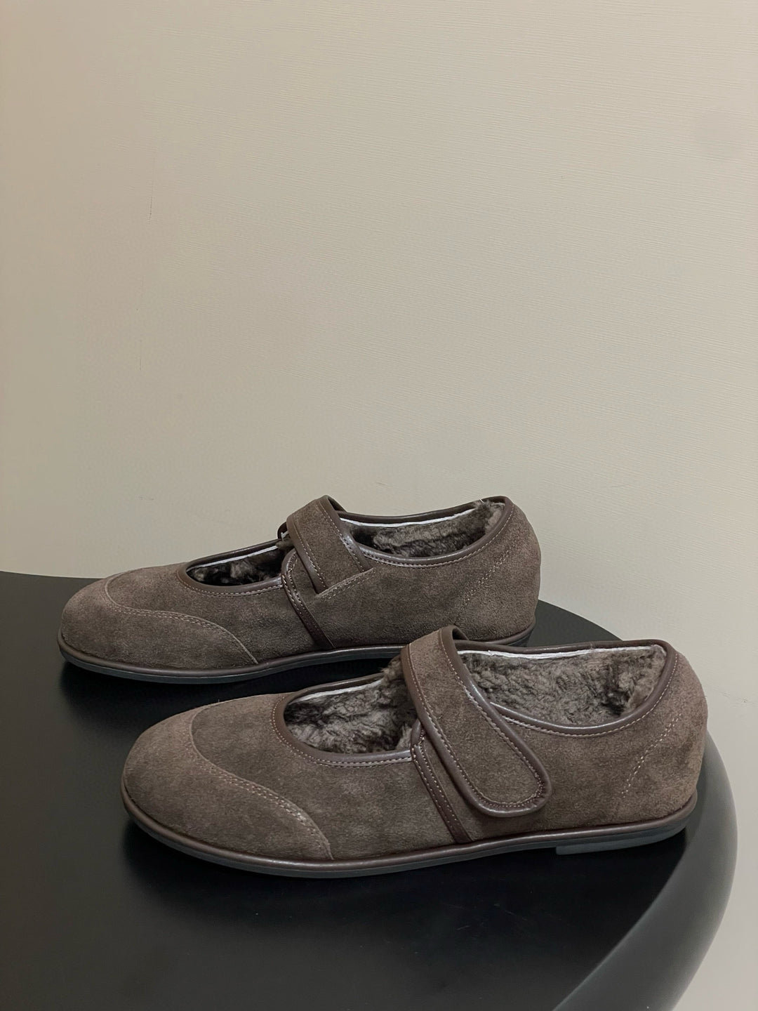 Damen Ballerinas mit verstellbarem Riemen und weichem Wildleder R&B