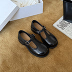 Damen Mary Jane Schuhe mit dekorativen Lochmustern und klassischem Riemchen