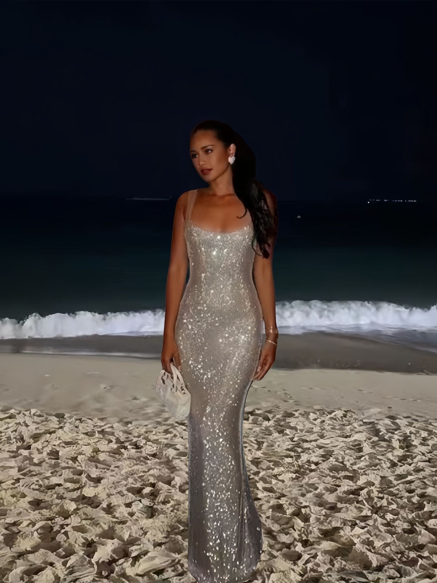 Damen Elegantes Pailletten Maxikleid mit tiefem Rundhalsausschnitt und figurformendem Schnitt