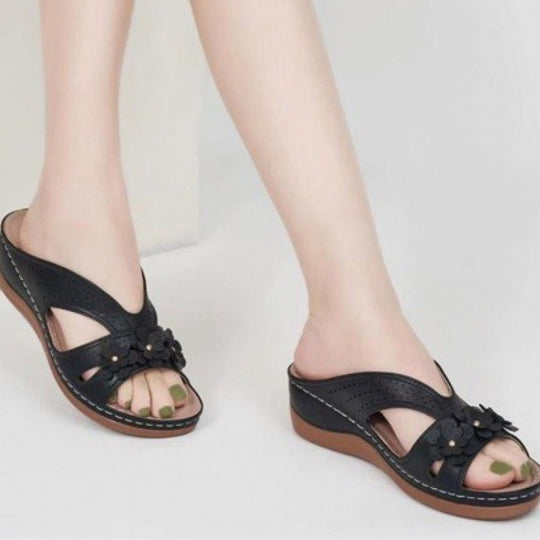 Damen Elegante und komfortable Badesandalen mit floralem Design R&B
