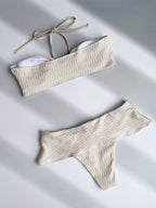 Damen Bandeau-Bikini mit raffinierten Rüschen