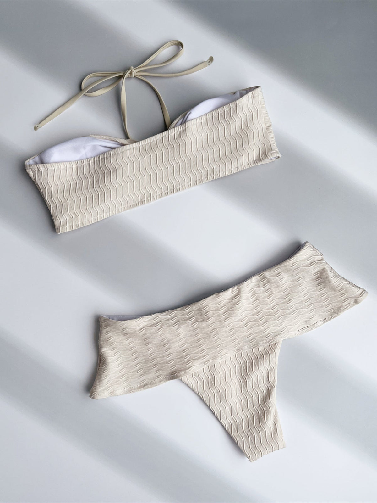 Damen Bandeau-Bikini mit raffinierten Rüschen