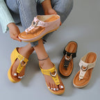 Damen Wedge-Riemensandalen mit dekorativen Metallic-Details und anatomischer Fußbettung R&B
