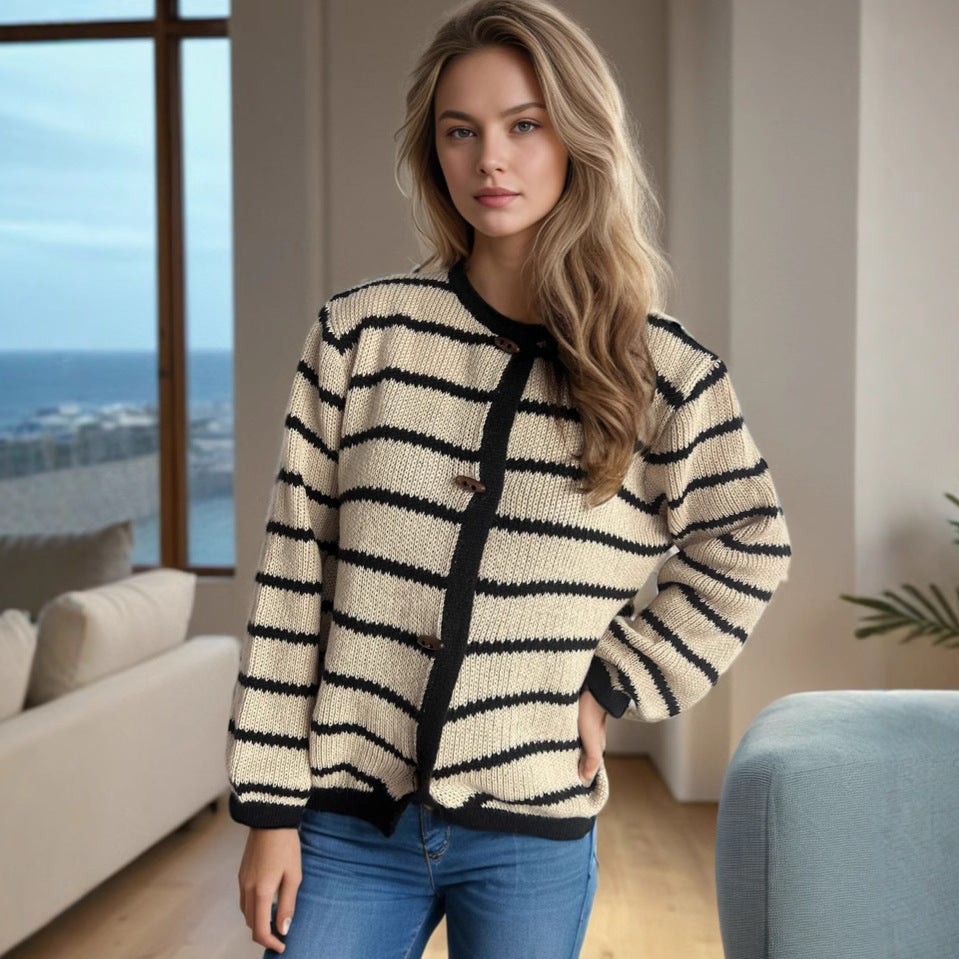 Damen gestreifte Strickjacke mit hochwertigen Holzknöpfen und rundem Ausschnitt R&B