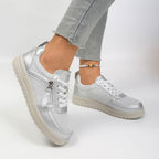 Damen Sportliche Sneaker mit glänzendem Obermaterial und praktischem Reißverschluss R&B