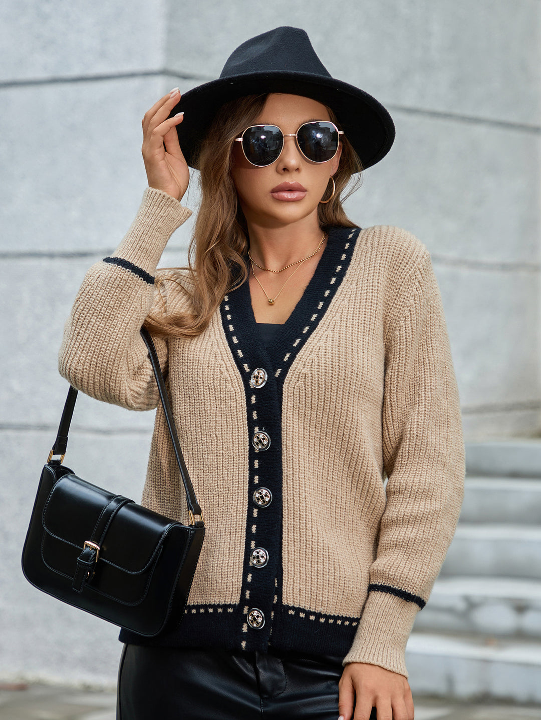 Damen Strickjacke mit eleganter Knopfleiste und kontrastierenden Abschlüssen R&B