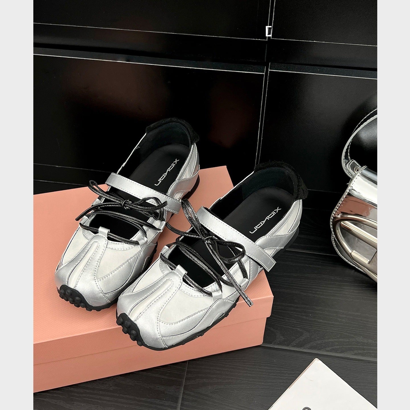 Damen Sneaker mit flexiblem Schnürsystem und atmungsaktivem Obermaterial R&B